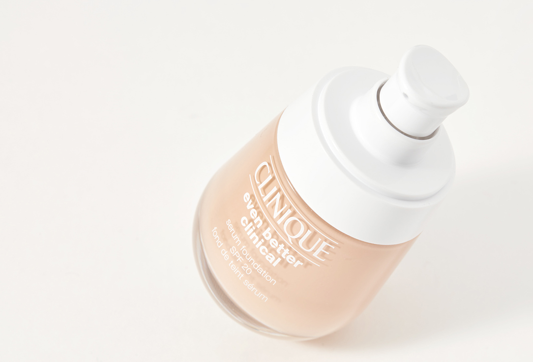 Clinique Moisturizing & Brightening Serum-Foundation SPF20 Even Better Clinical