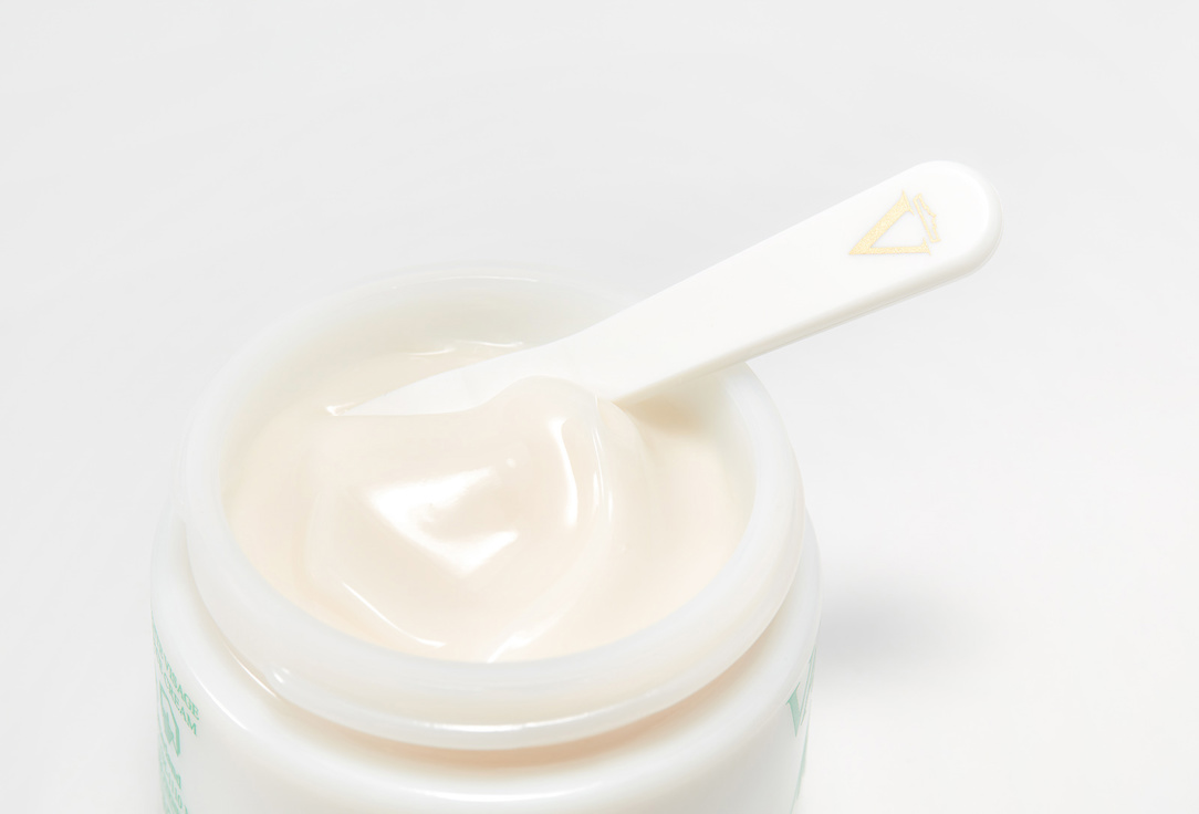 Valmont Nourishing Face Cream Moisturizing with a cream
