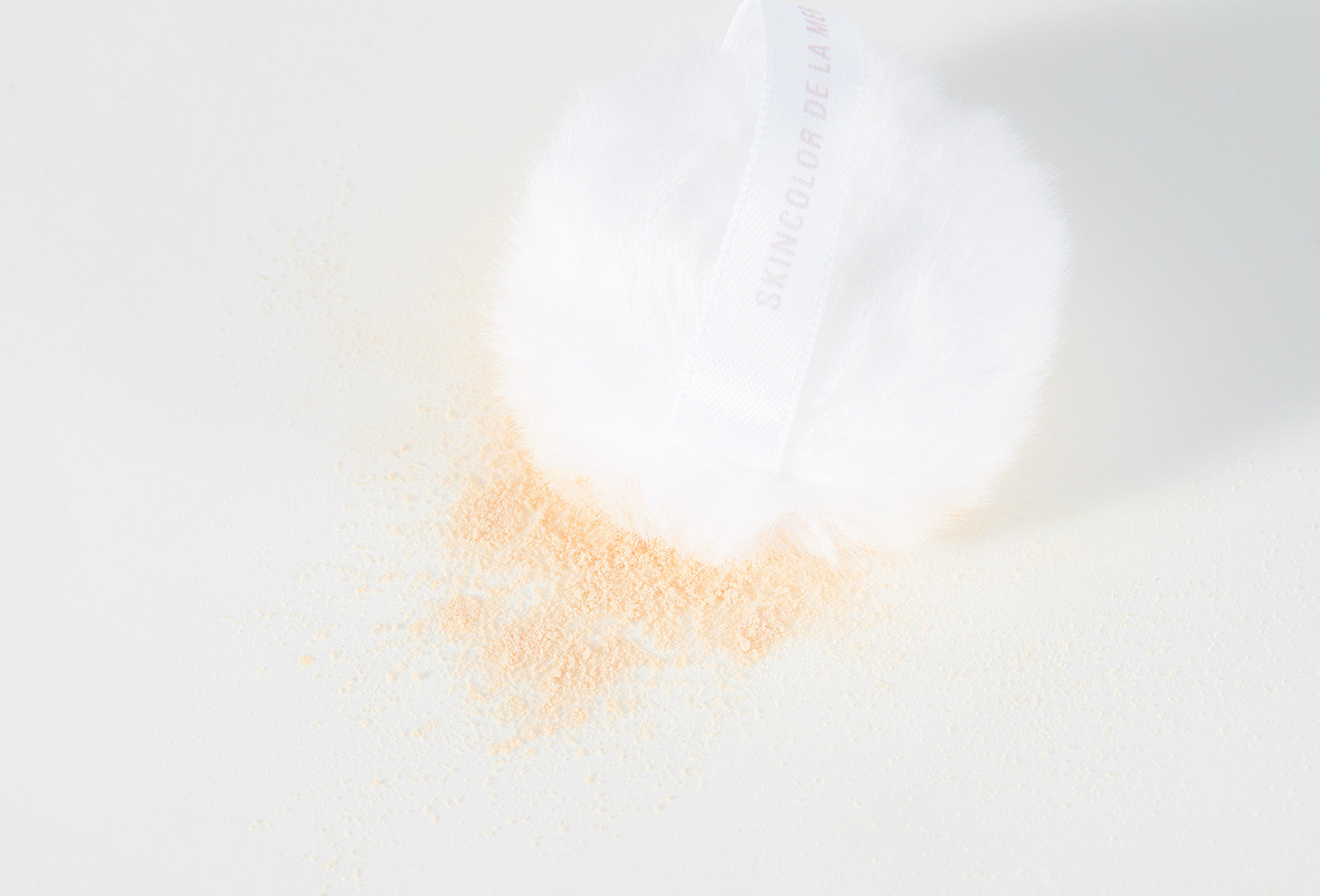 La Mer Lightweight Loose Powder The powder