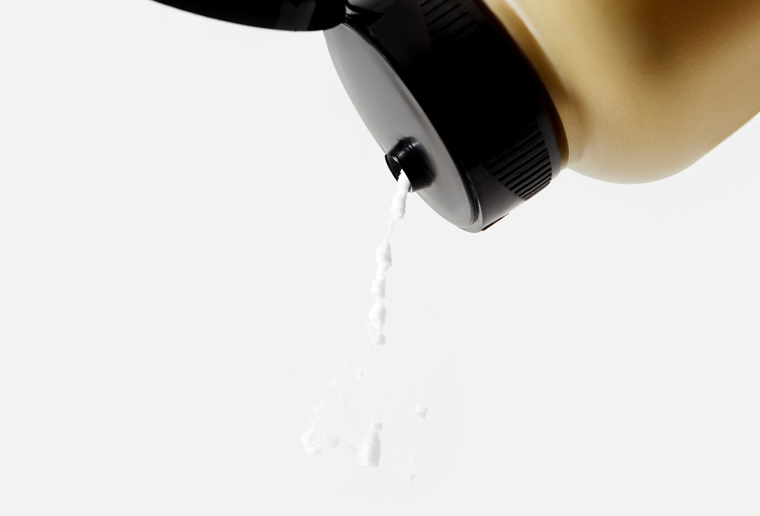 Davines Volumizing powder spray for voluminous hair More Inside Texturizing dust