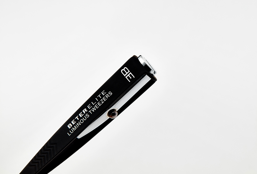 Beter Eyebrow Tweezers Elite Tweezers With Light, Slanted Tip 1 pcs Beter Eyebrow Tweezers Elite Tweezers With Light, Slanted Tip