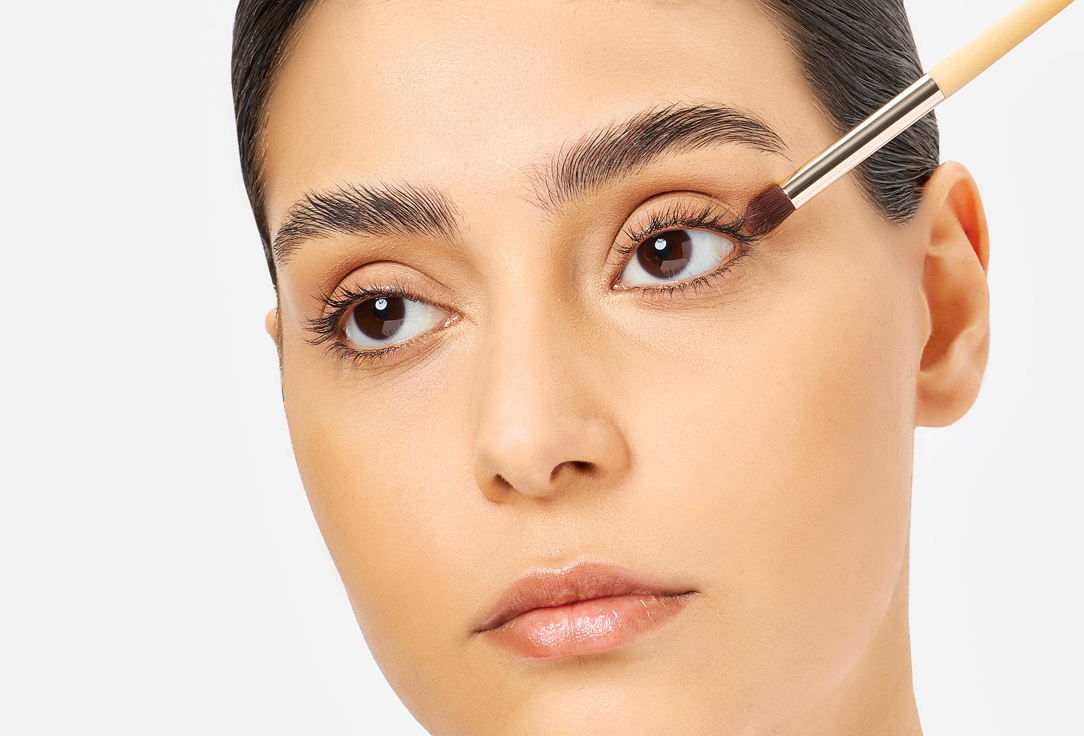Clarins Eyeshadow brush Blending