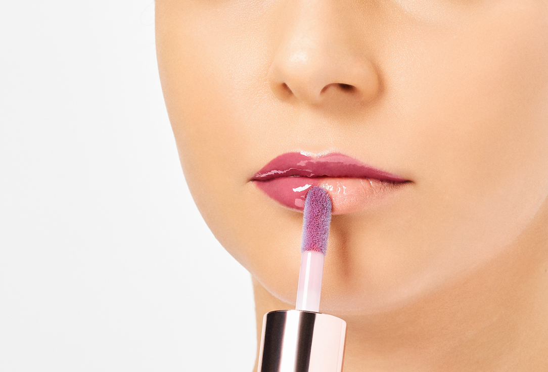 MakeUp Revolution Nourishing & Plumping Lip Gloss Pout Bomb Sauce dusty pink 4.6 ml MakeUp Revolution Nourishing & Plumping Lip Gloss Pout Bomb