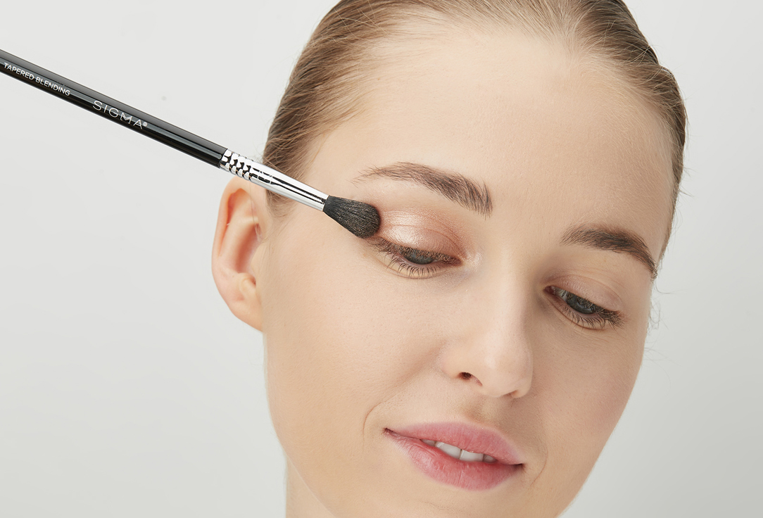 SIGMA BEAUTY TAPERED BLENDING BRUSH E40 1 pcs SIGMA BEAUTY TAPERED BLENDING BRUSH E40