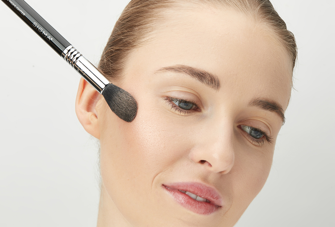 SIGMA BEAUTY TAPERED HIGHLIGHTER BRUSH F35 1 pcs SIGMA BEAUTY TAPERED HIGHLIGHTER BRUSH F35