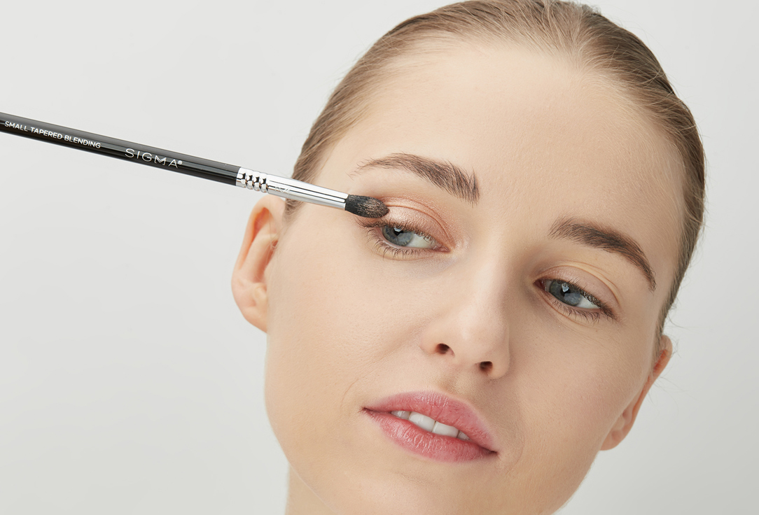 SIGMA BEAUTY SMALL TAPERED BLENDING BRUSH E45