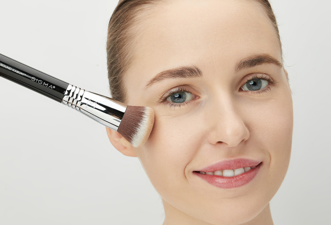SIGMA BEAUTY ROUND KABUKI BRUSH F82