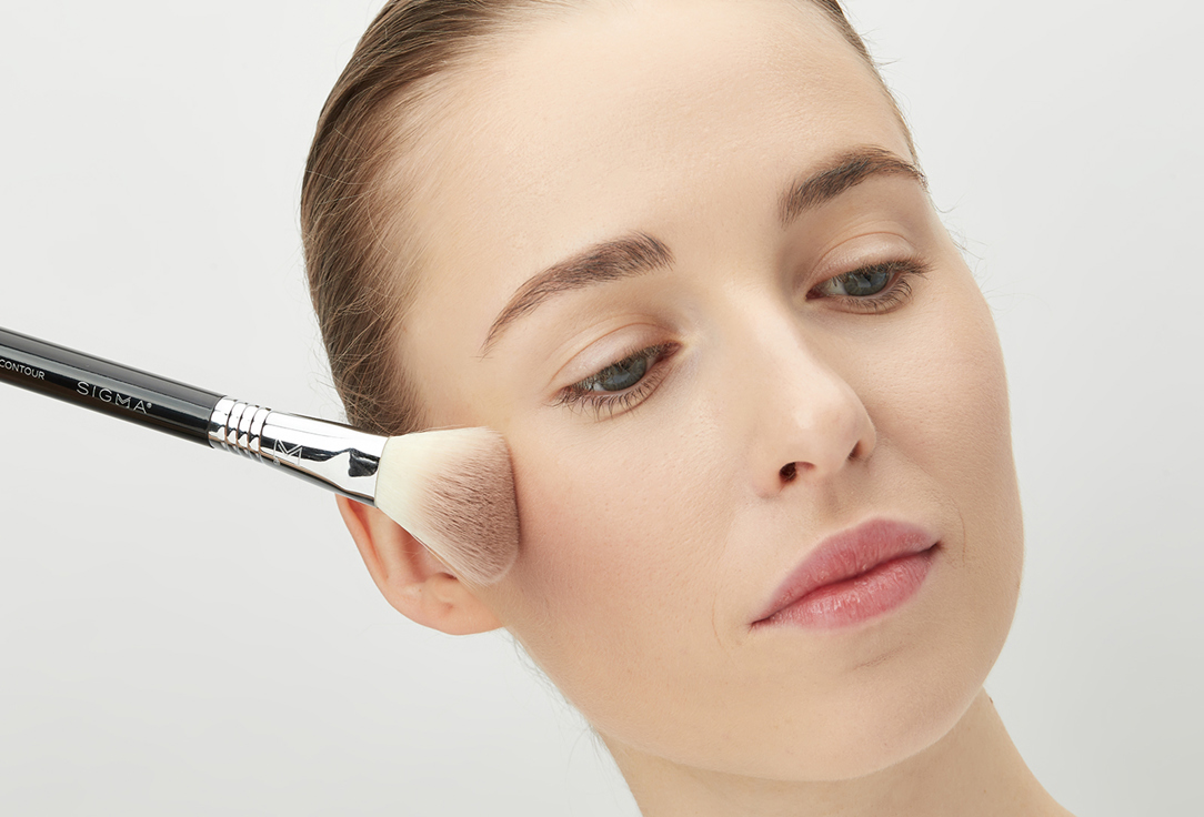 SIGMA BEAUTY LARGE ANGLED CONTOUR BRUSH F40