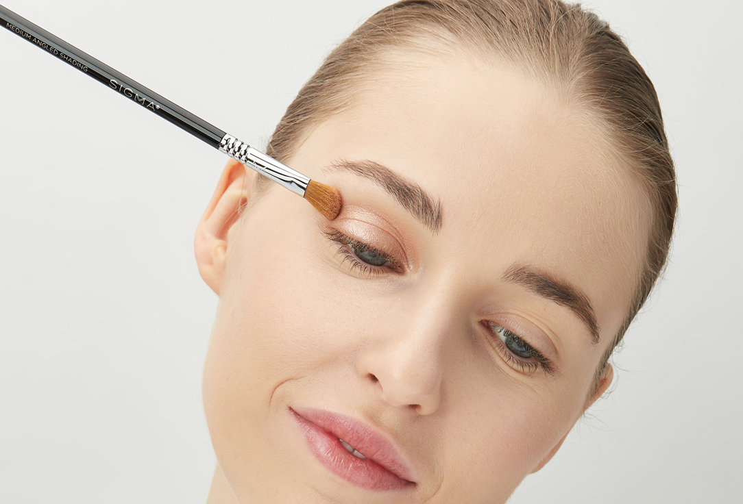SIGMA BEAUTY MEDIUM ANGLED SHADING BRUSH E70 1 pcs SIGMA BEAUTY MEDIUM ANGLED SHADING BRUSH E70
