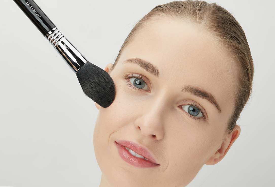 SIGMA BEAUTY TAPERED FACE BRUSH F25