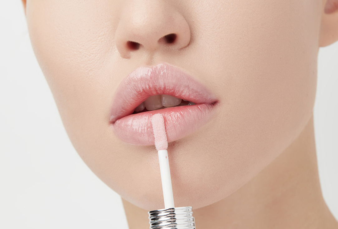 LUXVISAGE Volumizing Lip gloss LIP Volumizer Hot Vanilla 303 2.9 g LUXVISAGE Volumizing Lip gloss LIP Volumizer Hot Vanilla