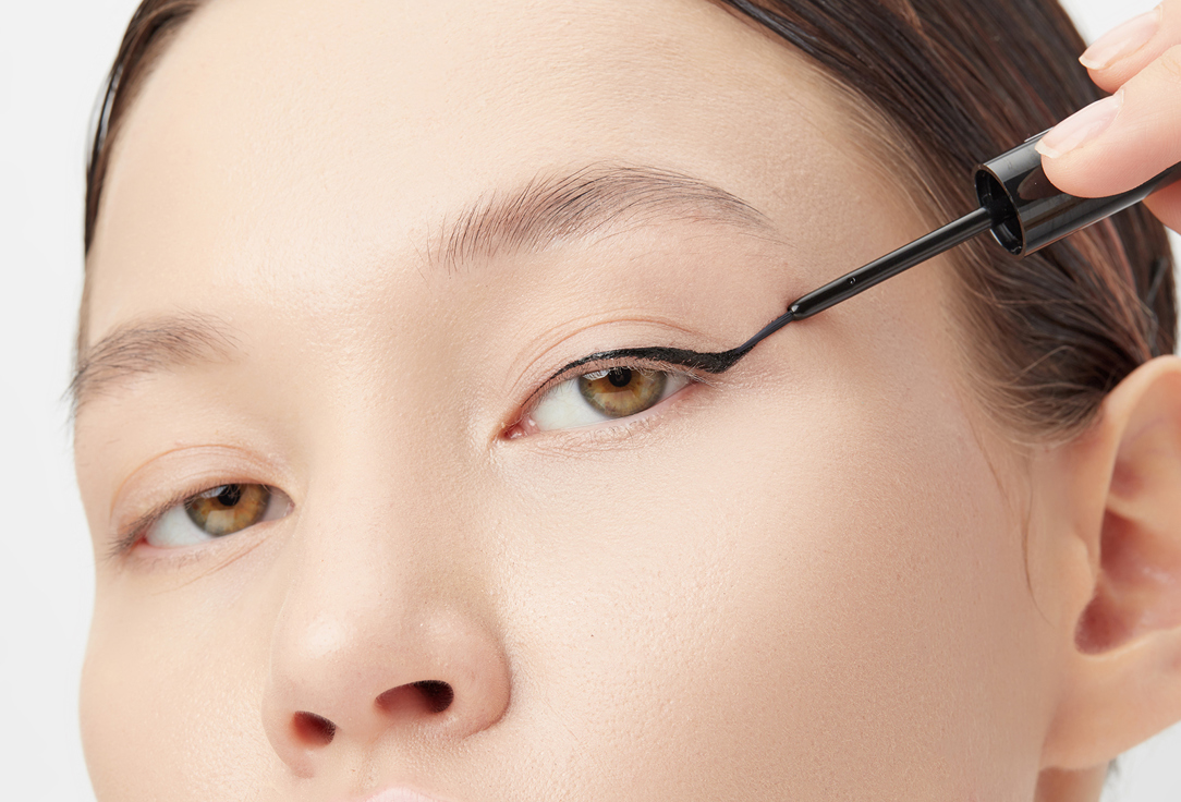 LUXVISAGE Liquid Glossy Eyeliner Vinyl INK ultra black