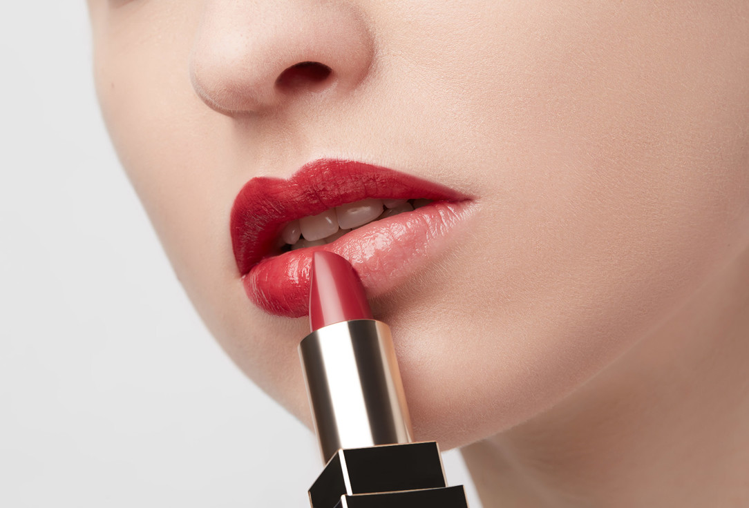 Clé de Peau Beauté Mousturizing creamy lipstick Lipstick 19, Riveting red 4 g Clé de Peau Beauté Mousturizing creamy lipstick Lipstick