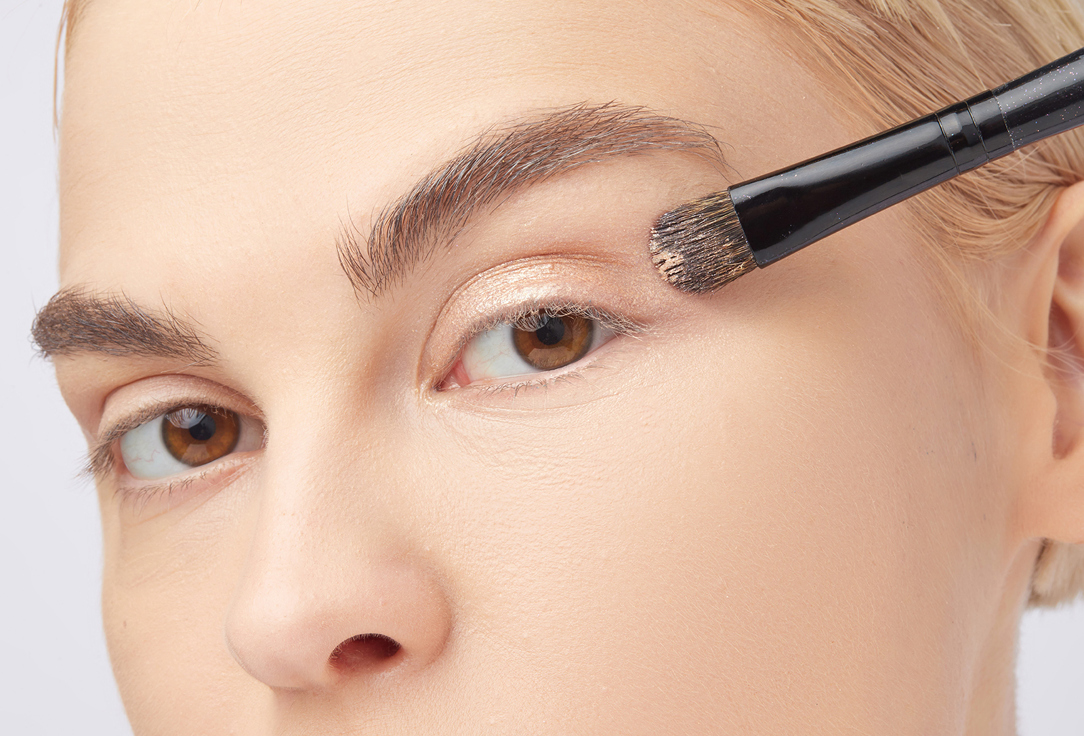 RELOVE REVOLUTION Metallic Liquid Eyeshadow Light Light up 1.9 ml RELOVE REVOLUTION Metallic Liquid Eyeshadow Light