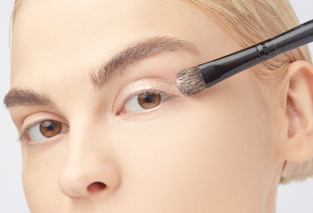 RELOVE REVOLUTION Metallic Liquid Eyeshadow Light