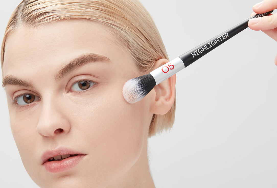 Pastel Cosmetics Highlighter Brush Profashion 05