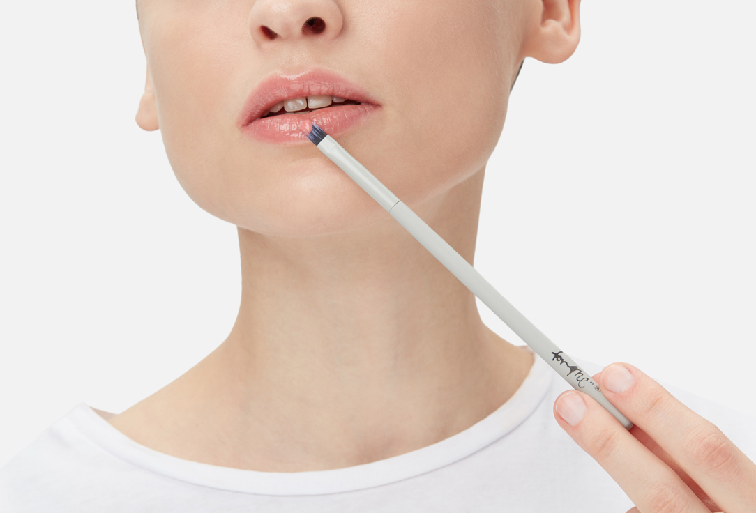 For me by gold apple Flat lip brush Perfect lip contour