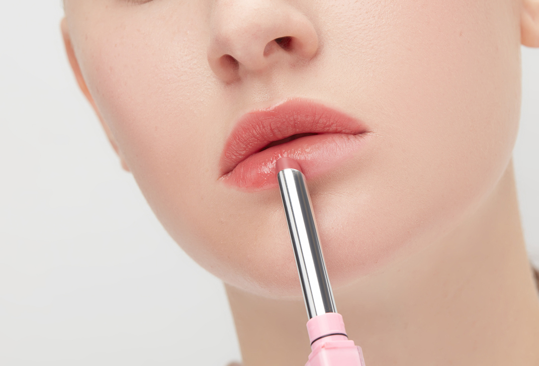 B.COLOUR PROFESSIONAL Moisturizing Lip Balm CAPSULE