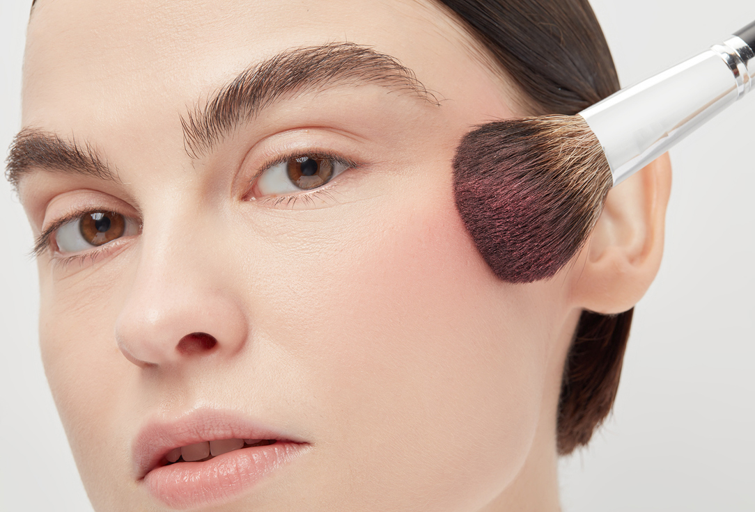 B.COLOUR PROFESSIONAL Velvet Mousse Blush 3-in-1 CAPSULE 01, Ice rose 3 g B.COLOUR PROFESSIONAL Velvet Mousse Blush 3-in-1 CAPSULE