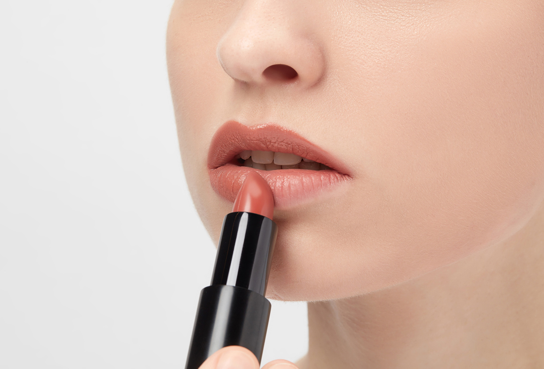 Radiant Professional Make-Up Moisturizing Lipstick Advanced Care Lipstick Velvet 05, Light brown 4.5 ml Radiant Professional Make-Up Moisturizing Lipstick Advanced Care Lipstick Velvet