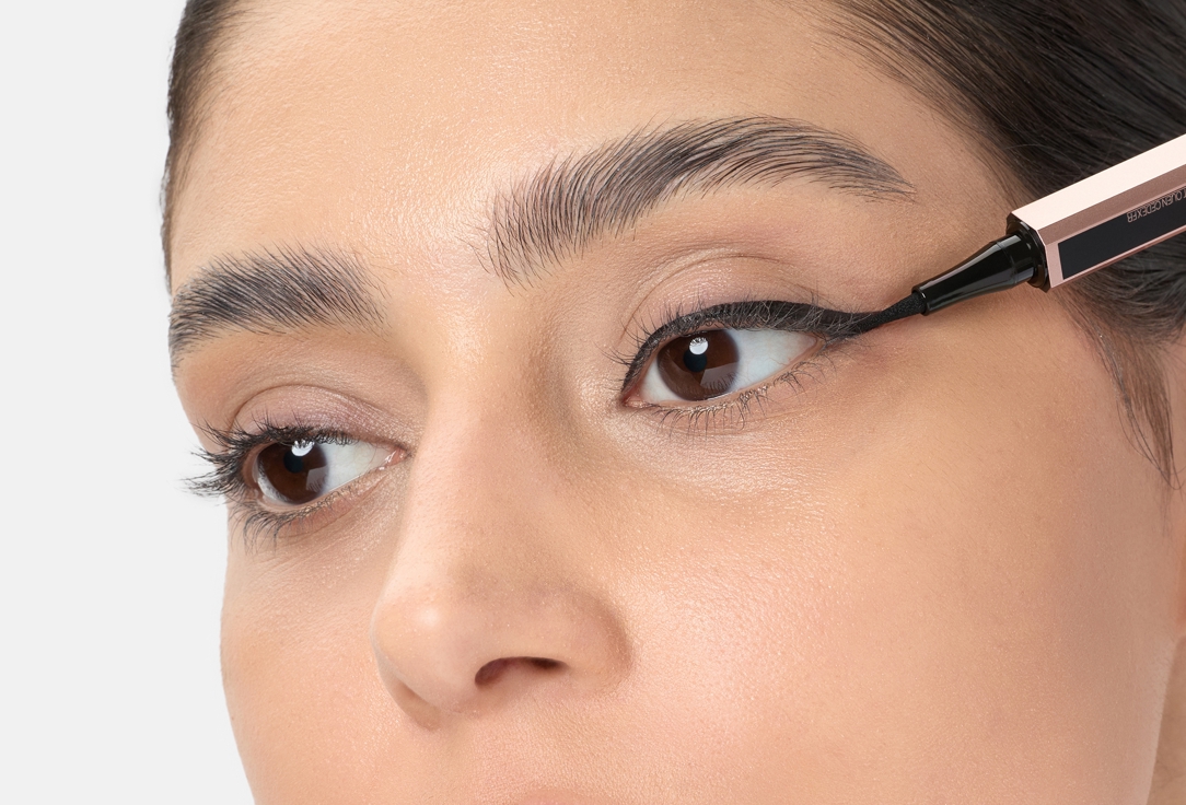 Lancome Eyeliner Idole 01, Glossy black 1 ml Lancome Eyeliner Idole
