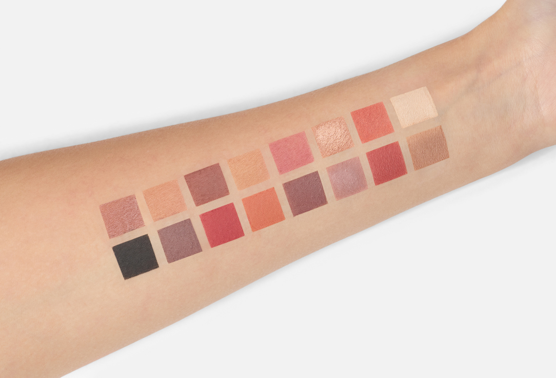 Character Eyeshadow palette Glam Look