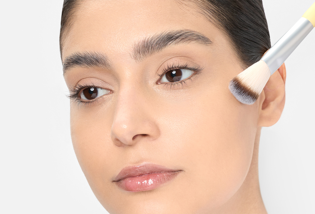 3INA Angle Blush Brush The Angle Blush Brush 1 pcs 3INA Angle Blush Brush The Angle Blush Brush