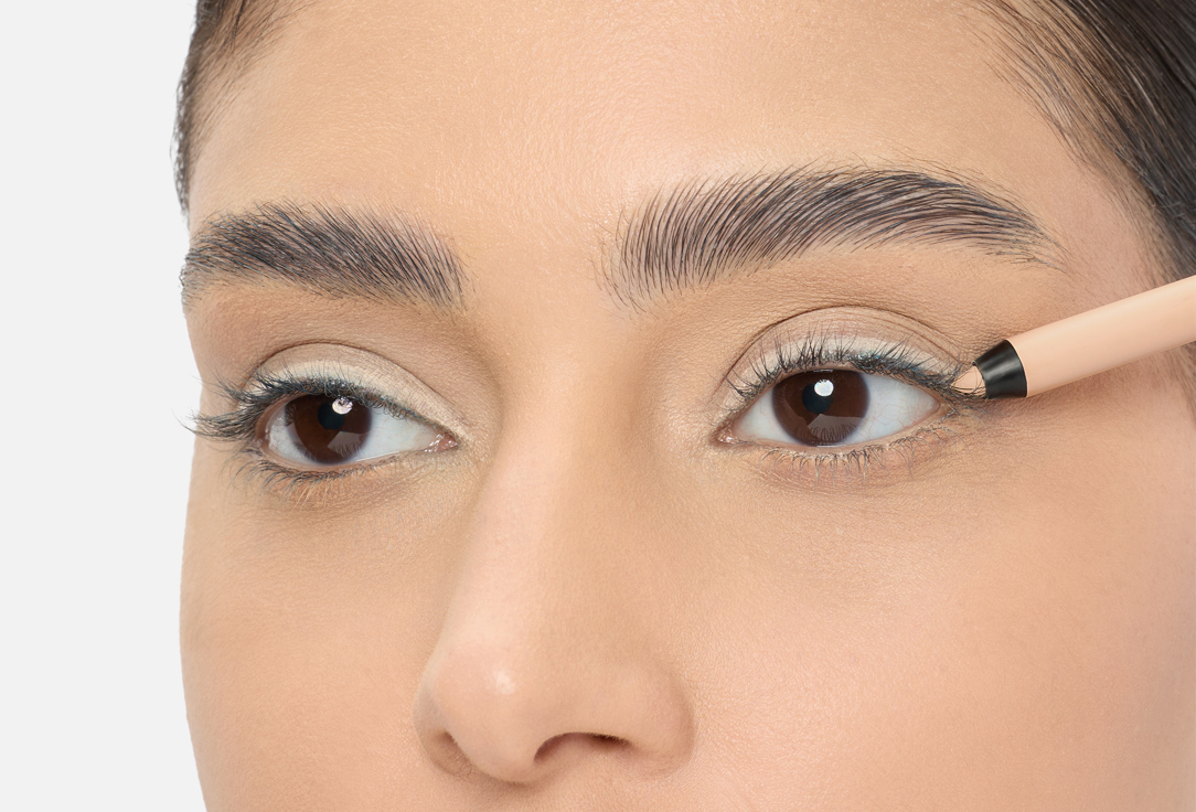 essence GEL EYELINER STAY & PLAY