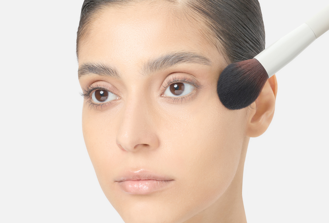 MakeUp Revolution silky powder Highlighter Beam Bright