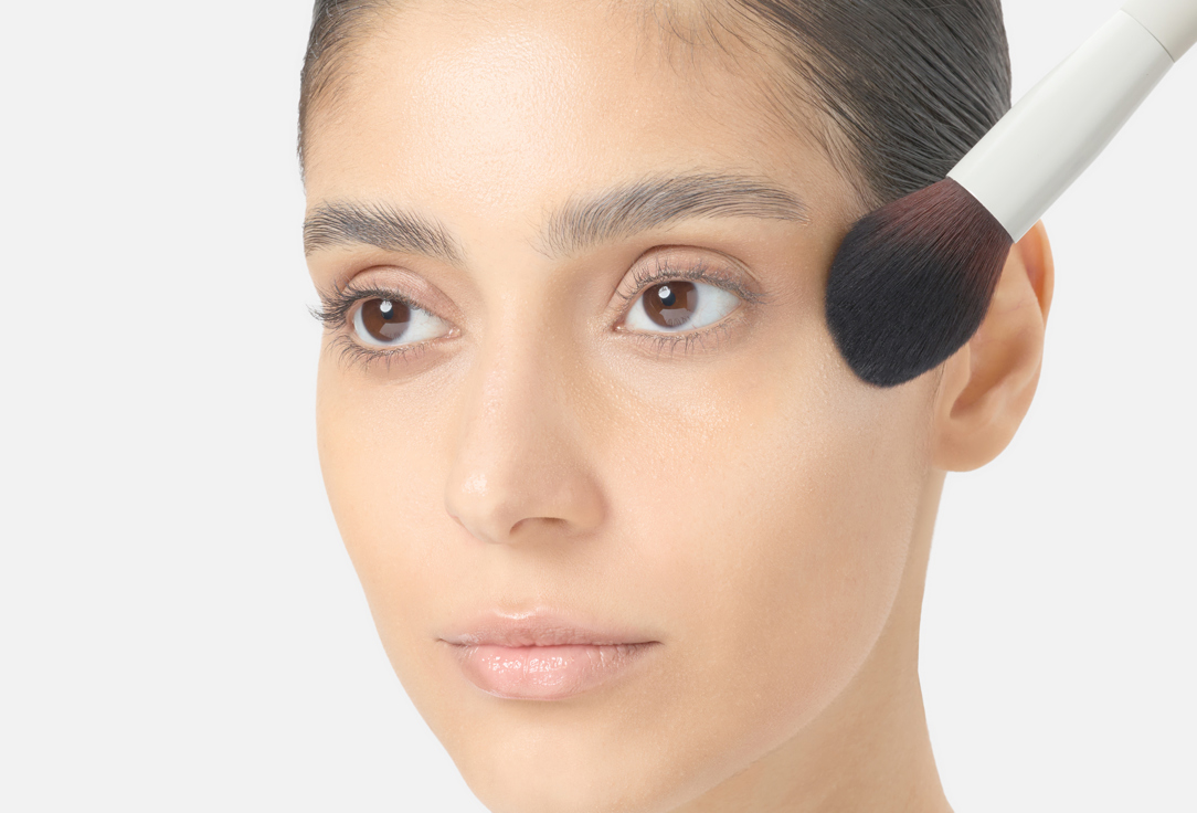 MakeUp Revolution silky powder Highlighter Beam Bright