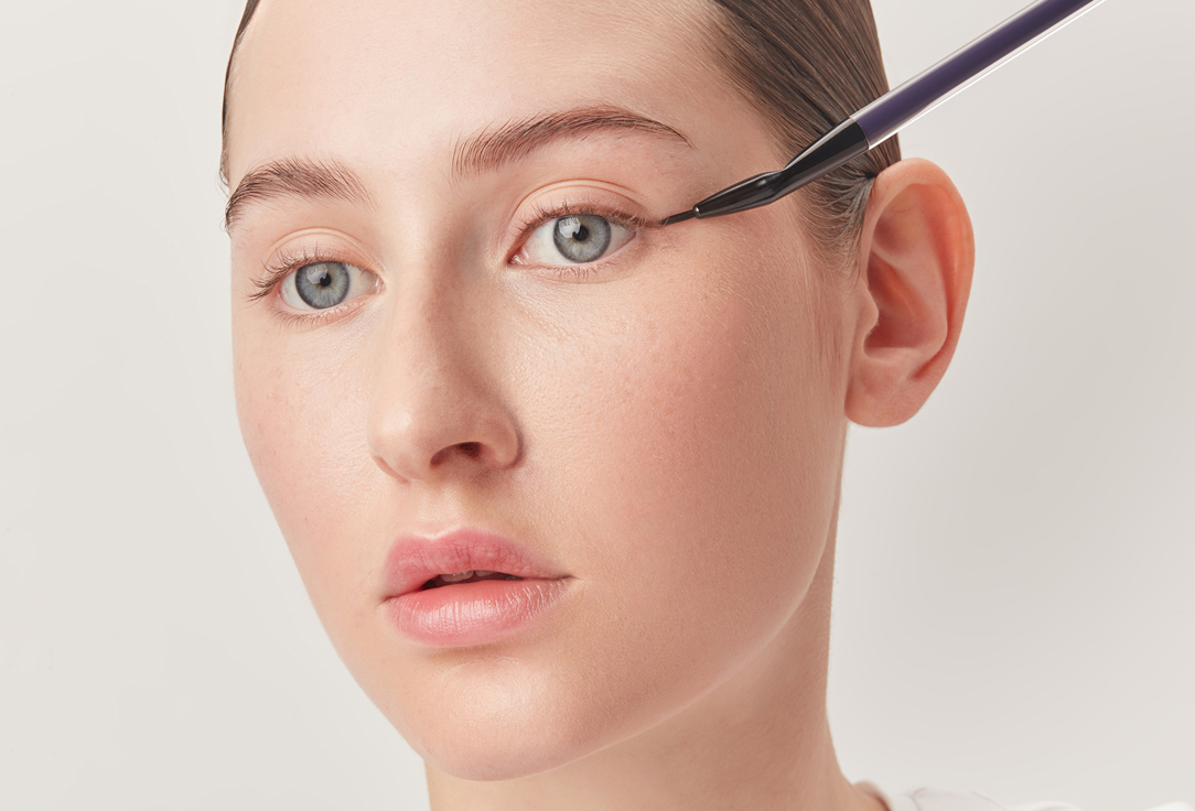 Kevyn Aucoin Makeup Brush Angled Eyeliner Brush 1 pcs Kevyn Aucoin Makeup Brush Angled Eyeliner Brush