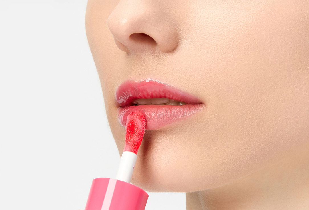 RELOVE REVOLUTION Lip Gloss Kiss It