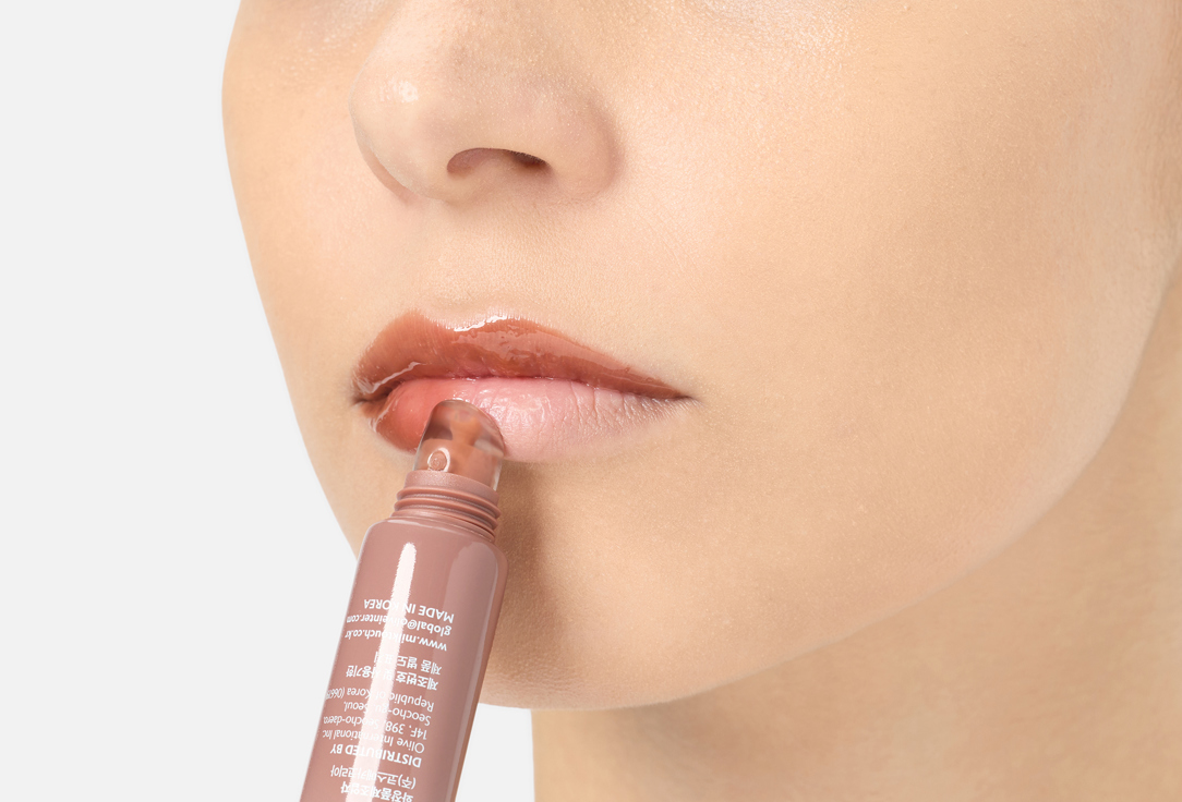Milk Touch Collagen-boosting hydrating lip balm Glow Up Collagen Lip Balm Caramel fondue 15 g Milk Touch Collagen-boosting hydrating lip balm Glow Up Collagen Lip Balm