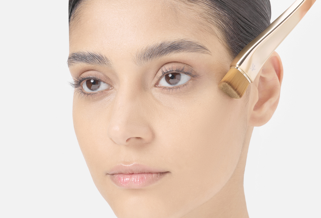KLA Beauty Foundation brush Golden Foundation Brush 1 pcs KLA Beauty Foundation brush Golden Foundation Brush