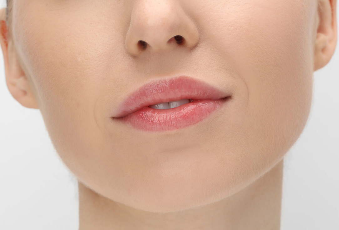 3INA High-shine, creamy lip gloss The Lip Gloss 100, Transparent 8 ml 3INA High-shine, creamy lip gloss The Lip Gloss