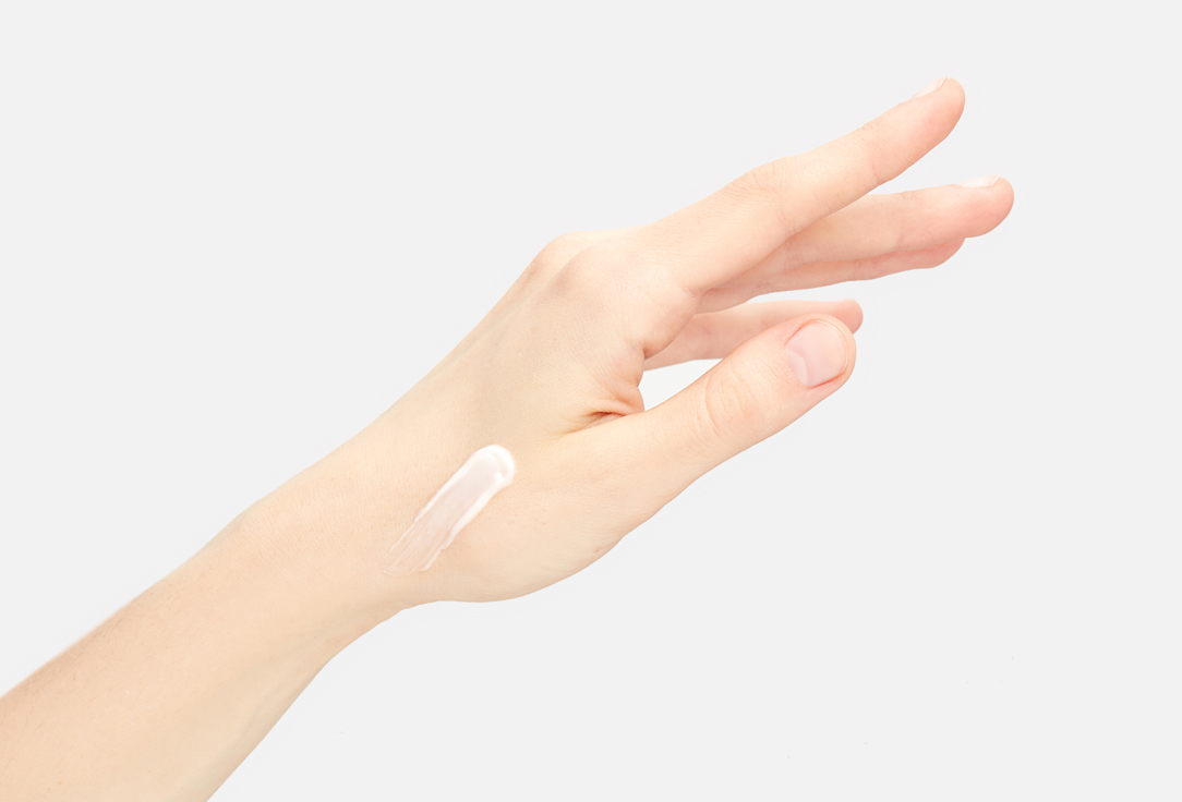Clé de Peau Beauté Mattifying creamy face primer PORE REFINING MATTIFYING VEIL