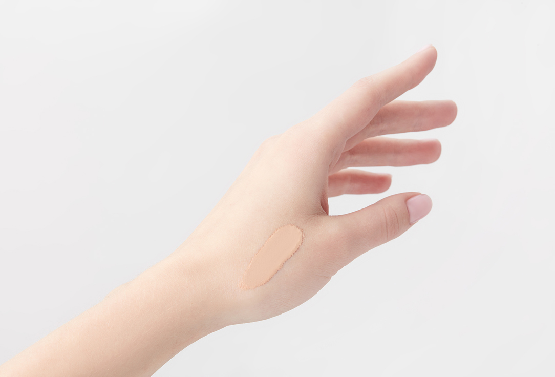 Armani Lightweight Liquid Foundation Luminous Silk 4.75, Light pink 30 ml Armani Lightweight Liquid Foundation Luminous Silk