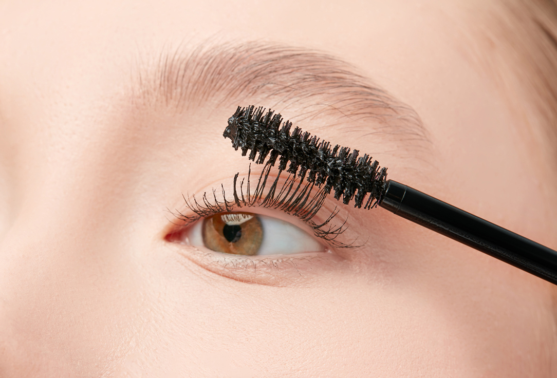 Maybelline New York Volumizing and Curling Lash Mascara The Falsies Lash Lift