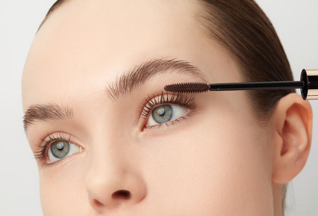 Vivienne Sabo Volume Mascara Cabaret premiere