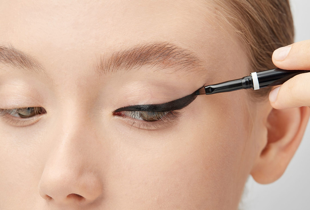 Vivienne Sabo Gel Eyeliner with brush Velvet Noir 01 1.7 g Vivienne Sabo Gel Eyeliner with brush Velvet Noir