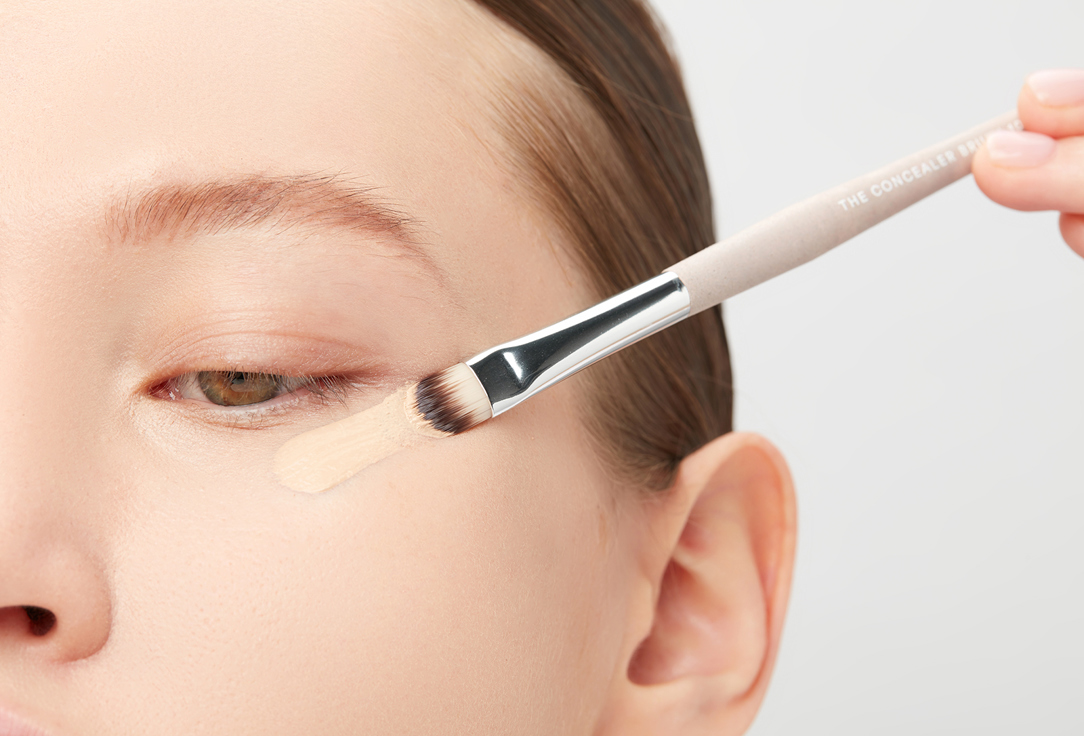3INA Precision Concealer Brush for Covering Imperfections The Concealer Brush