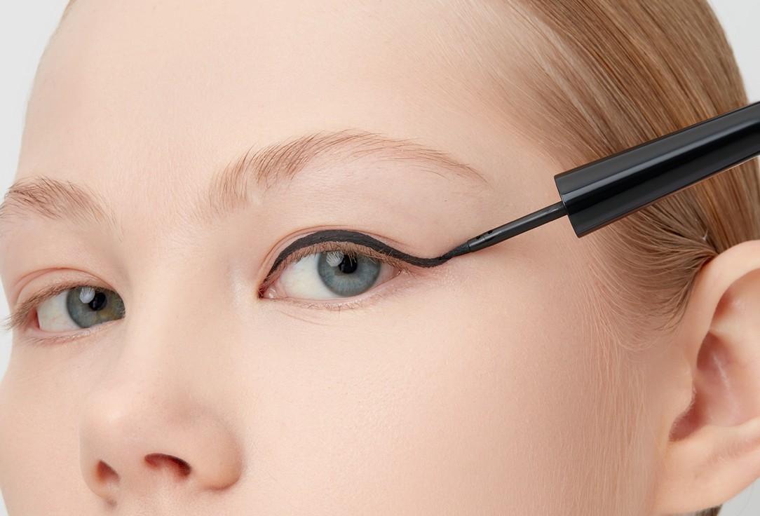 SEVEN7EEN Eyeliner With Felt Brush Proliner