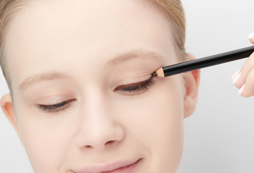 BODYOGRAPHY Eye pencil smokey effect