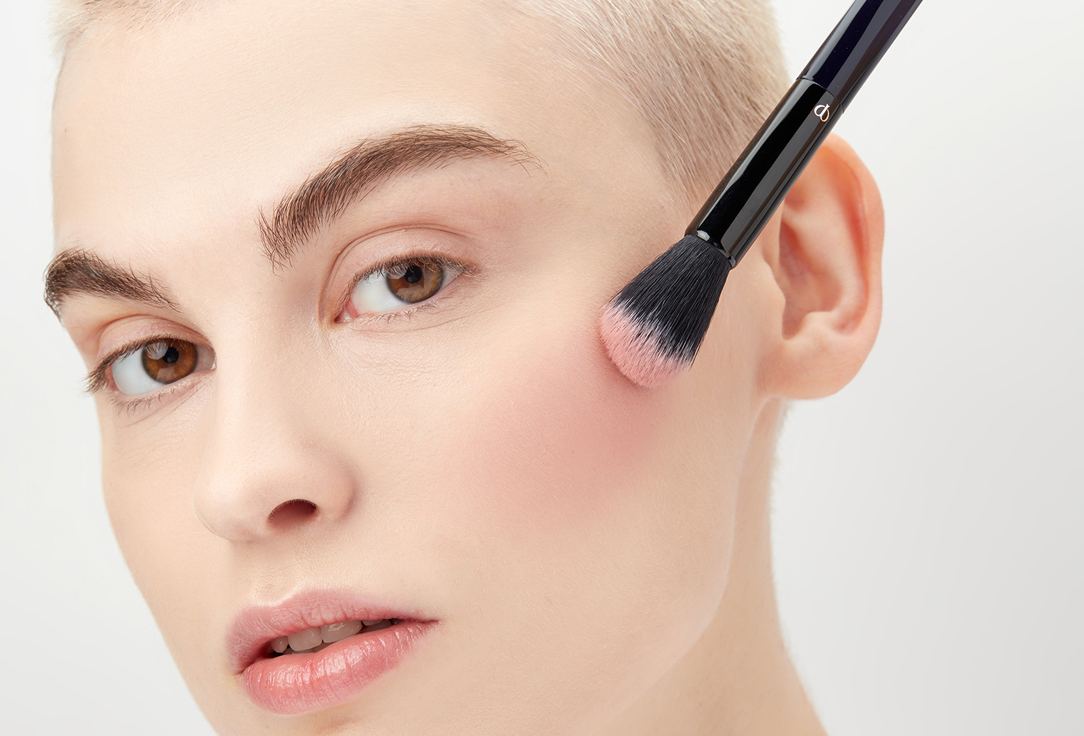 Clé de Peau Beauté Face Makeup Brush Powder & CreamBlush 1 Clé de Peau Beauté Face Makeup Brush Powder & CreamBlush